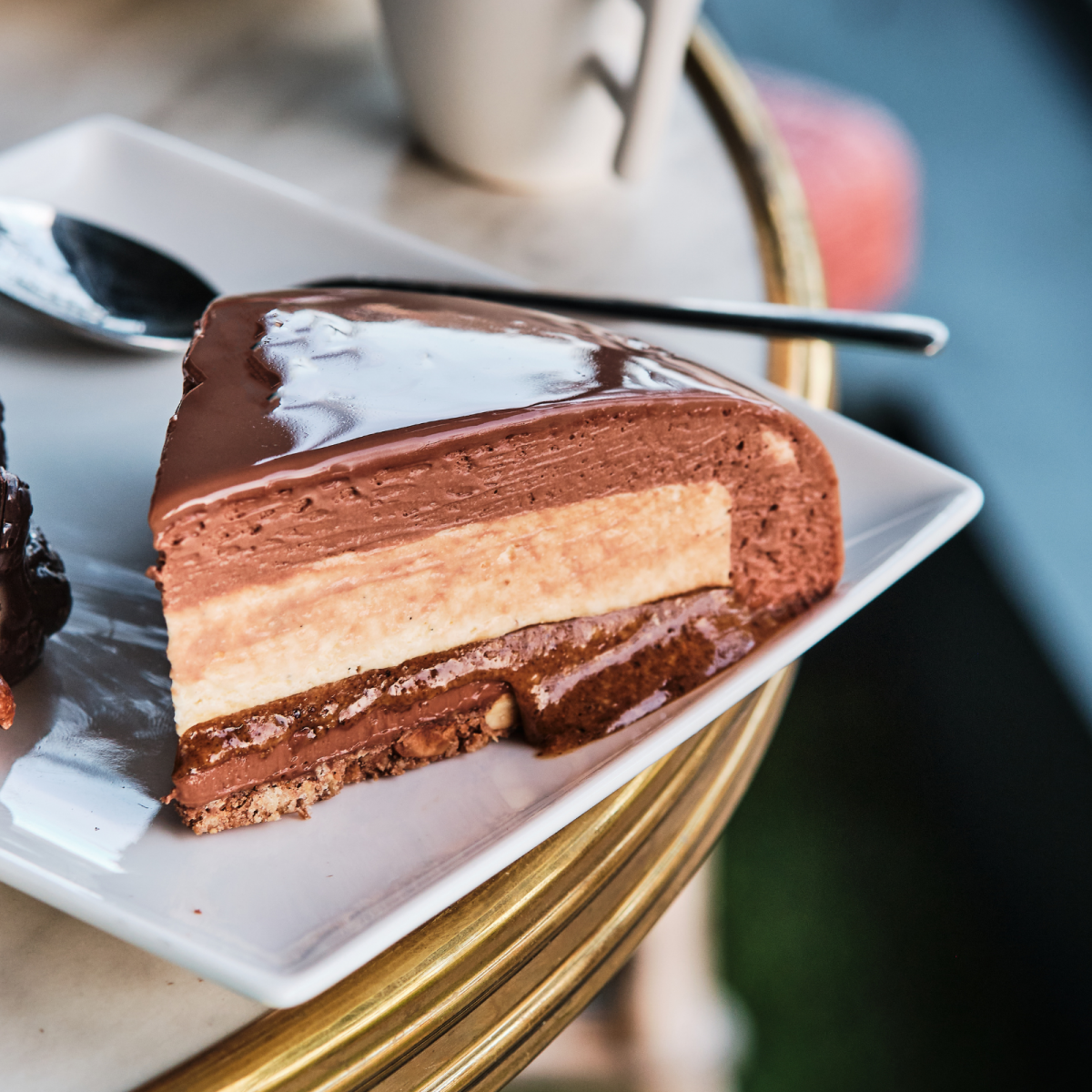 Entremets de Pâques - Oeuf Chocolat Praliné - Pâtisserie Paris Entremets de Pâques - Oeuf Chocolat Praliné - Pâtisserie Paris