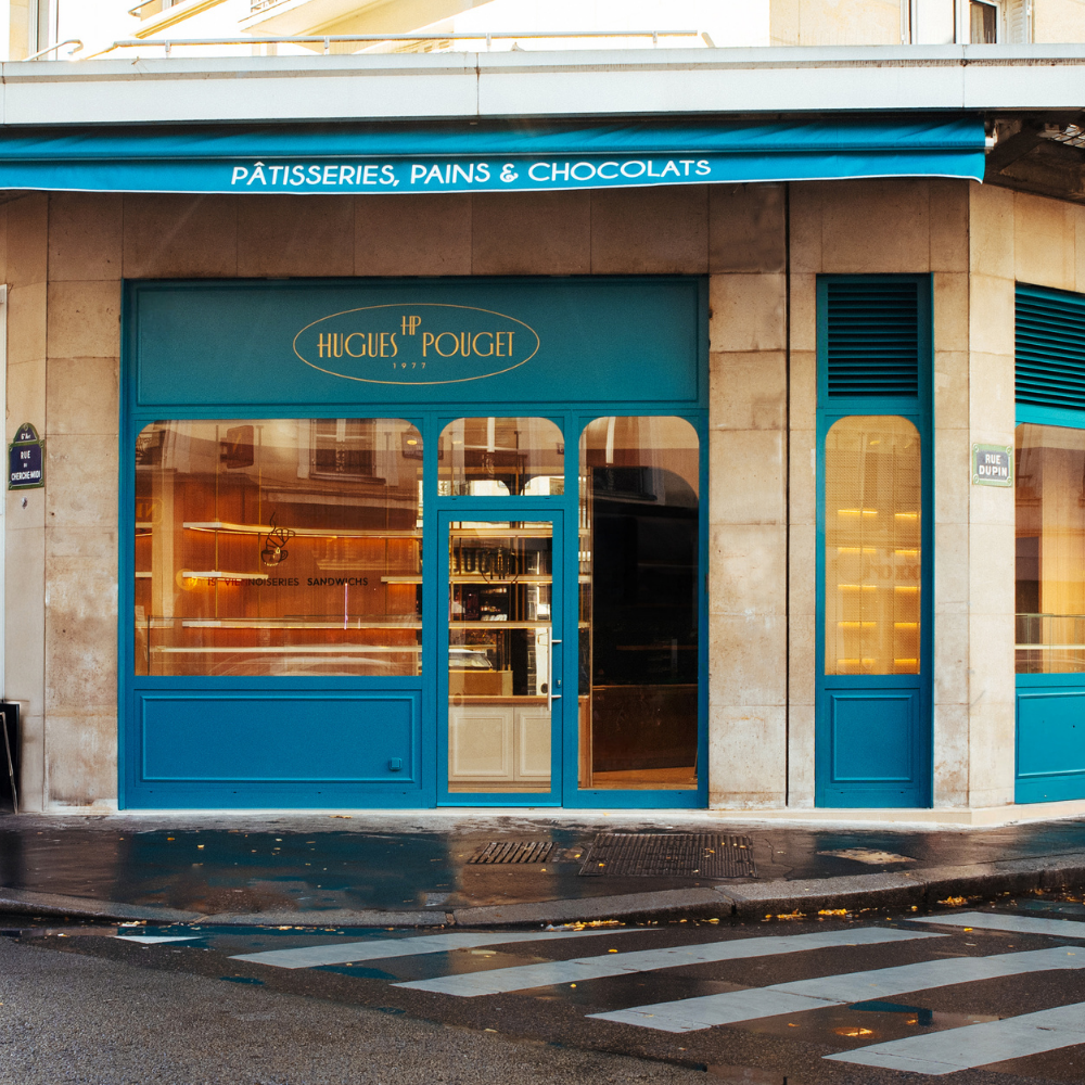 Boutique-Hugues-Pouget-Paris-Patisserie-Pain-Viennoiserie-Chocolat-Cherche-Midi.png